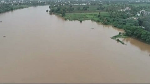 निरा नदीत सोडले पाणी! नदीकाठच्या गावांना सतर्कतेचा इशारा
