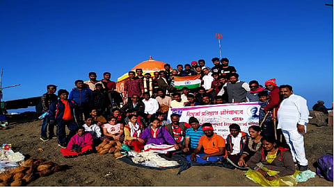 physically disabled girl from gadchiroli climbed kalsubai peak