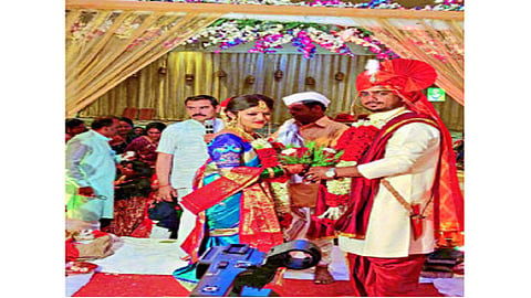 simple wedding 1.png
