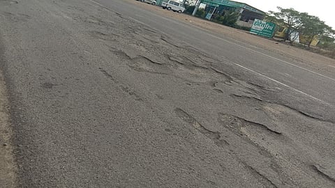 Pits on Sinnar Shirdi highway