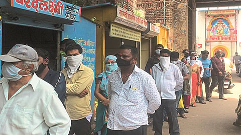 Sangli rules on Dhaba; Queues for stamp purchases