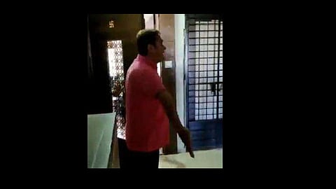 doctor woman corona suspected that the neighbors had offended her at gujrat