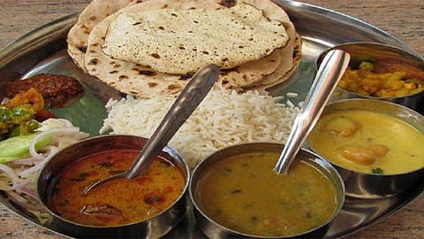 शिवसेनेची 10 रुपयांची थाळी सुरु तर झाली, पण भाजपवाले म्हणतायत..