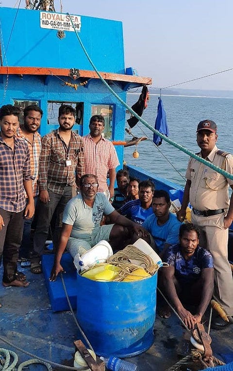 unauthorized trawler caught redi port konkan sindhudurg