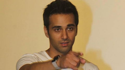 twitter war in between Actor Pulkit Samrat And Producer Ashok Pandit on Jamia protest