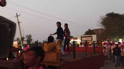 viral video of chair girl in kolhapur sugar cane factory for celebration