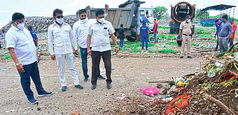 Soil is mixed in the garbage truck of Nagpur