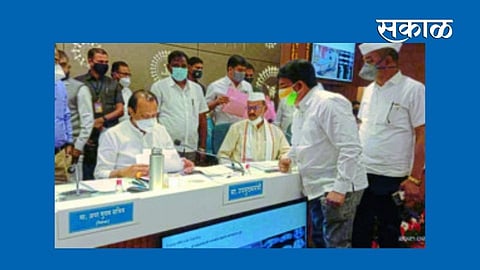 अर्थसंकल्पातून धुळ्याला निधी मिळावा; आमदार फारुक शाहांचे अर्थमंत्रीना दिले निवेदन