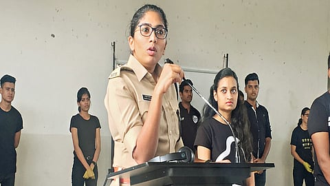 भिऊ नका : पोलिस दल महिलांच्या पाठीशी