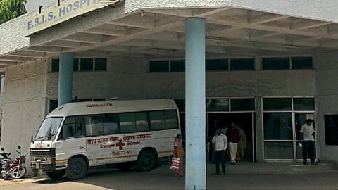 बंधपत्रित डॉक्टरांच्या खांद्यावर ईएसआयएस रुग्णालयाचा भार