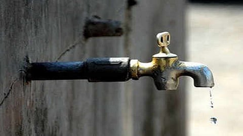 खारघरमध्ये अघोषीत "पाणीबाणी'; गेले दहा दिवसांपासून कमी दाबाने पाणी पुरवठा