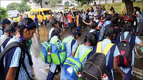 वाहतूक व्यवस्थेचा आणि शिस्तीचा बोजवारा...
