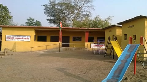 निधीअभावी रायगड जिल्ह्यातील शाळांच्या दुरूस्तीची कामे रखडली; नादुरूस्त वर्ग खोल्यांमध्ये विद्यार्थ्यांना बसवायचे कसे?