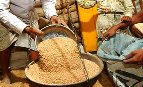 सोलापुरात जीवनावश्यक वस्तूंची विक्री सुरळीत