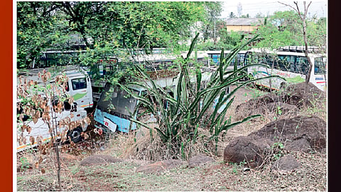उद्यानाच्या जागेवर अतिक्रमण
