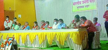 भुसावळ येथील भाजपच्या बैठकीत नगराध्यक्षांसह नगरसेवक गैरहजर !
