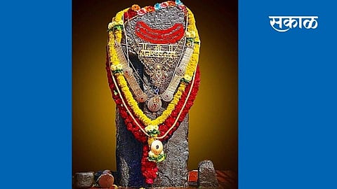 Devotees coming to Shanidarshan have to endure obstacles and compulsions.jpg
