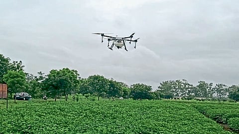 ड्रोन हे आश्वासक तंत्रज्ञान असून, भविष्यामध्ये कृषी क्षेत्रामध्ये त्याचा वापर वाढत जाणार आहे.