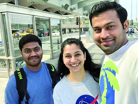 न्यूयार्क येथे वास्तव्य करणारे नागपूरकर दळवी कुटूंबीय.