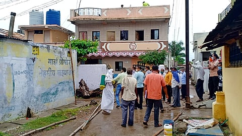 गुमगाव पॉझिटिव्ह रूग्ण आढळताच प्रशासन व नागरिकांची उडालेली तारांबळ.