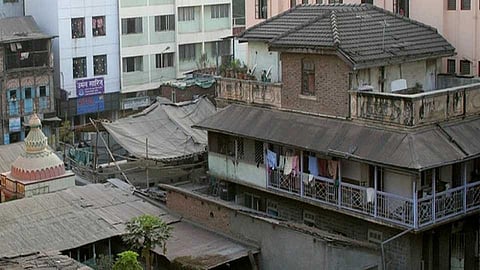 Implement Abhay Yojana residents of old society demand to state government