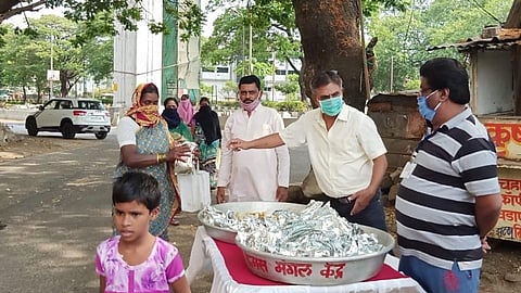 पिंपरी : कष्टकरी कामगार पंचायतीकडून कष्टकऱ्यांना जेवण