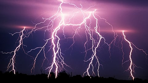 man is more in yavatmal due to lightning strikes