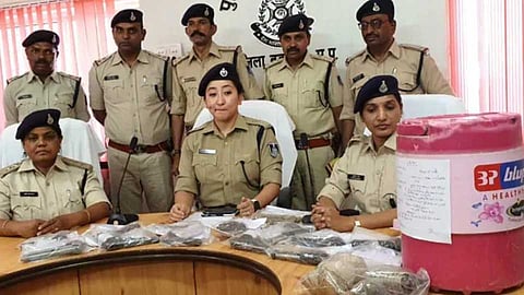 भाजप नेत्याच्या घरावर धाड; 17 बॉम्बसह 116 काडतुसं जप्त