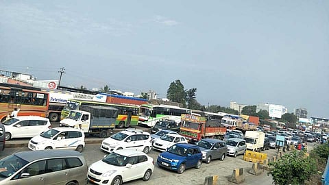 Traffic jam on Pune-Bangalore