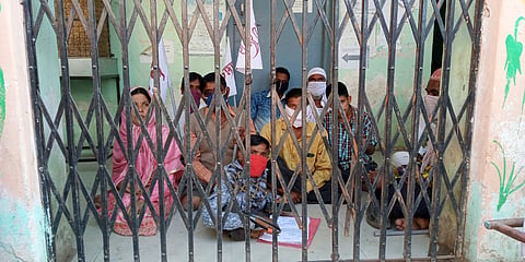 Akola News: In Motala, the cripples locked themselves in the Nagar Panchayat but the administration called them on assurance.
