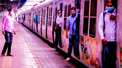 मुंबई लोकल सर्वसामान्यांसाठी पुन्हा बंद होणार? मंत्र्यांचे महत्त्वाचे वक्तव्य