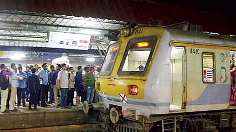 central railway local run 10 to 15 minutes late mumbai local schedule time