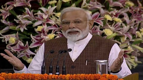 तोंडावर संयम ठेवा, सेवाभाव बाळगा : नरेंद्र मोदी