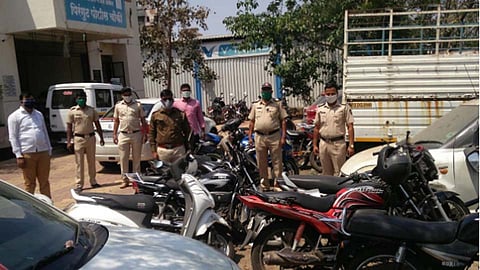 गावी आलेले शहरवासी ठरताहेत पोलिसांची डोकेदुखी