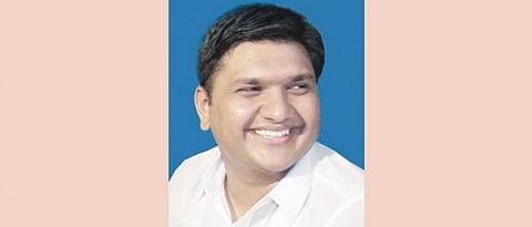 Minister Prajakt Tanpure visited the family in Pathardi taluka