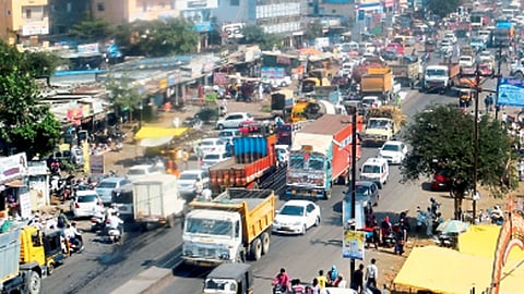 Pune-Nagar-Road-Traffic