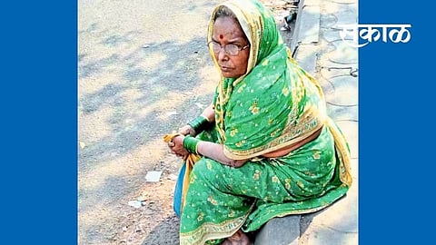 Elderly man commits suicide by leaning under ST crime case in marathi