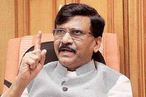 "भविष्यात ज्या घडामोडी घडणार आहेत, त्या भूकंपाचा केंद्रबिंदू सेनाभवन असेल"