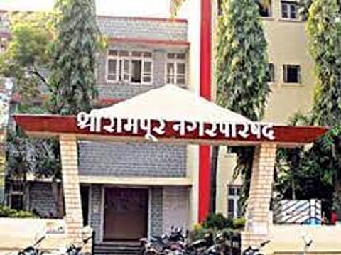 The Shrirampur municipality has issued notices to traders in the city to take the corona vaccine