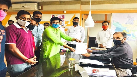 चिंचवडगावातील रस्त्यांवर खोदकामामुळे राडारोडा; कामे संथगतीने सुरू असल्याचा नगरसेवक शेडगे यांचा आरोप