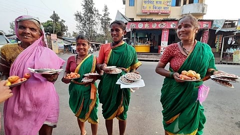 special story of archana banage on amba area sales women of forest fruit in kolhapur