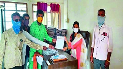 आष्टी बॅंक.jpg