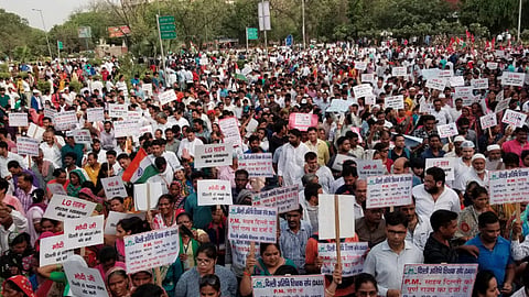 n Support Of Arvind Kejriwal Aap Protest March To Pm Residence Lg
