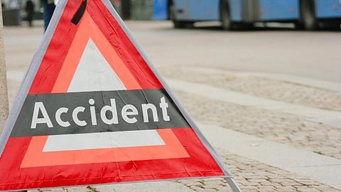 accident in gandhinagar kolhapur one lady dead in accident