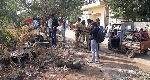 Akola News: Municipal Corporations action on encroachment on green area in Ramabai Ambedkar Nagar