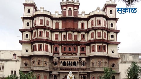 स्वच्छ, सुंदर अशा ऐतिहासिक इंदूर शहरात फिरायचयं; हे आहेत महत्वाचे ठिकाणे