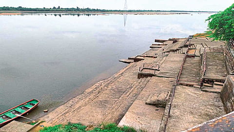 Ancient Wainganga Ghat on the verge of extinction