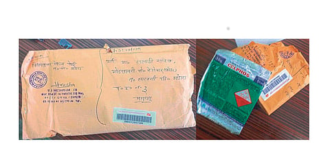 विषाची पुडी असलेला लिफाफा.