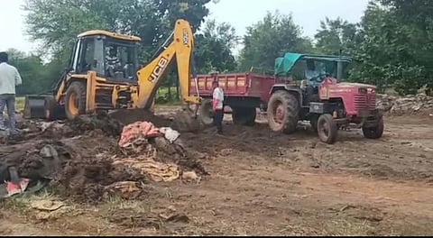 Six hundred quintals of paddy soil at Bhandara