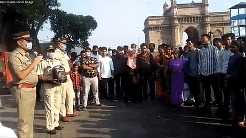 बाबांनो घरात राहा; कोरोना जाईल पण केसेस राहतील डोक्यावर, फटक्यांच्या पुढची स्टेज हीच...